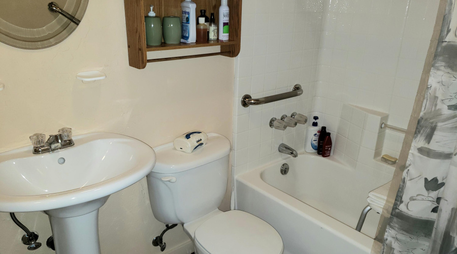 Bath Full Up All Fixtures