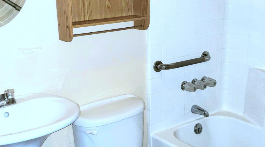 Bath Full Upstairs V