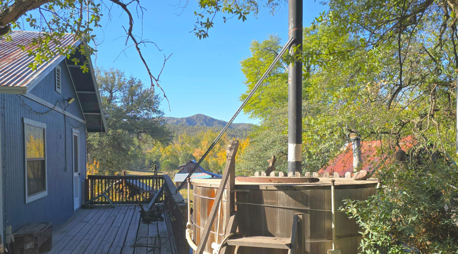Aut 2-story Deck Hot Tub