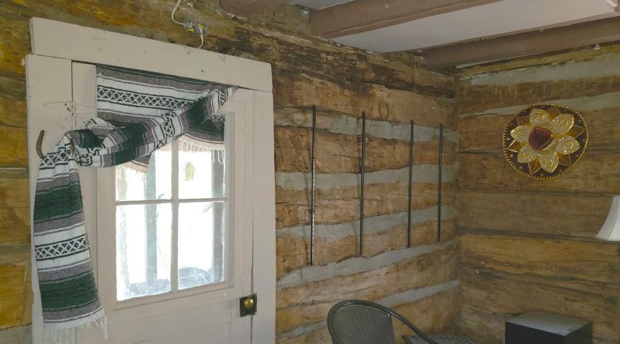 Log Hm Entry to Living Rm