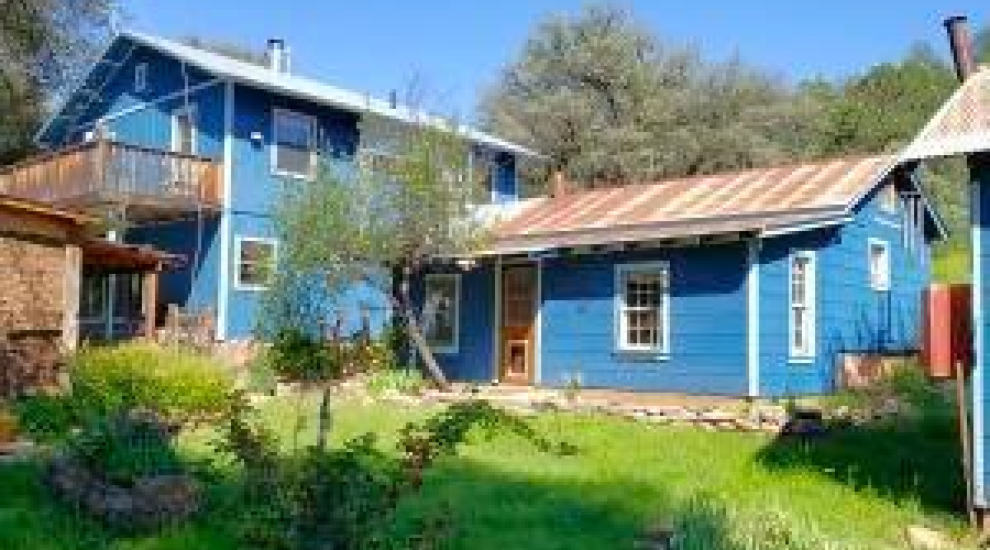 2-Story Hm Back Side w Yard