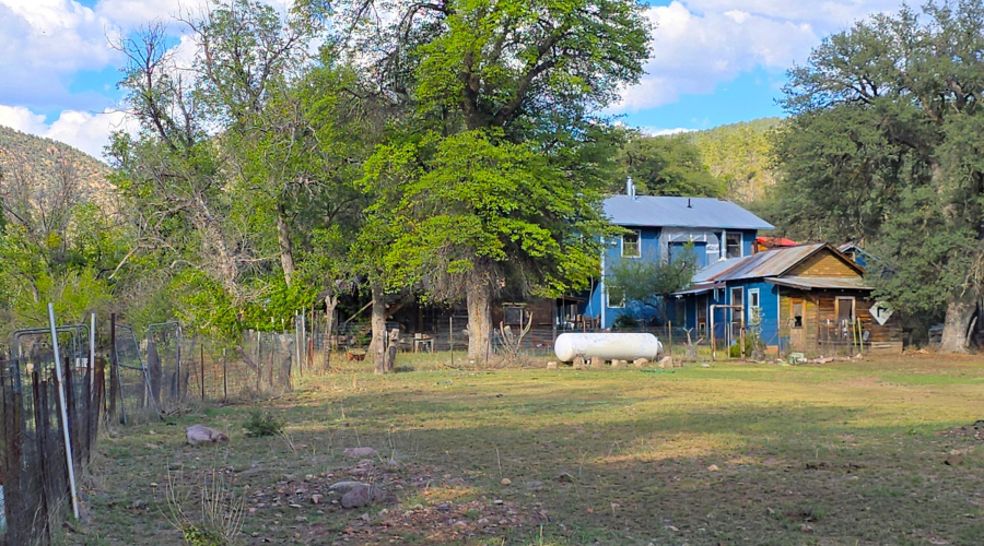 2 Homes from W Edge of E Pasture