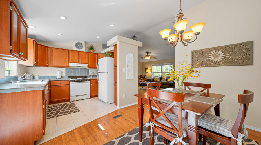 Kitchen/Dining Area