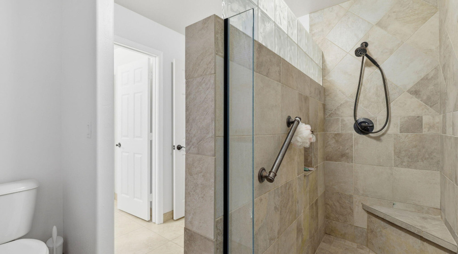 Primary En Suite Walk-in Shower