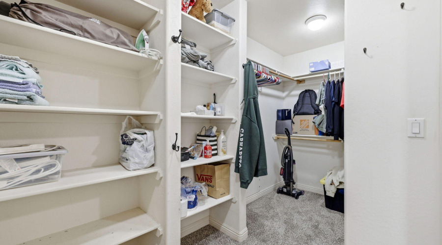 Primary En Suite Walk-in Closet