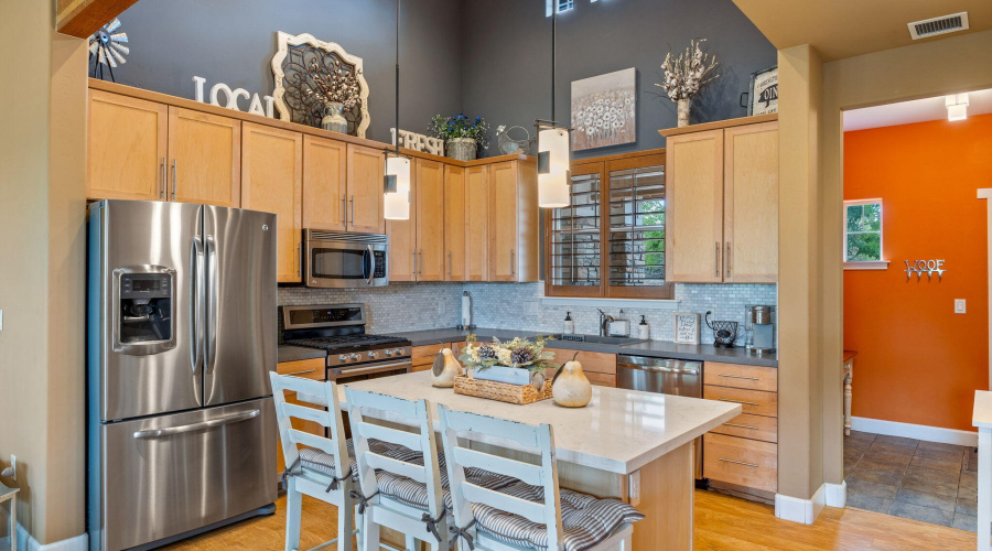 Breakfast Bar in Kitchen