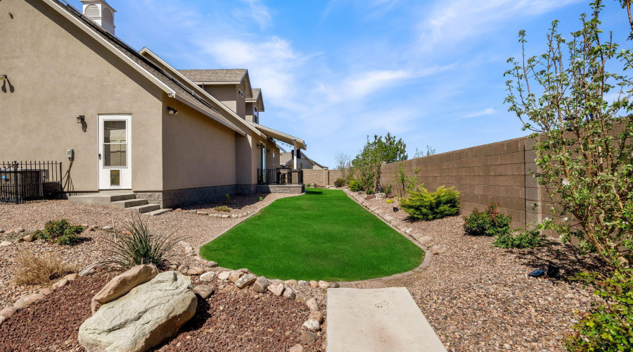 1030MedallionCir-TaylorAZ-35 (2)