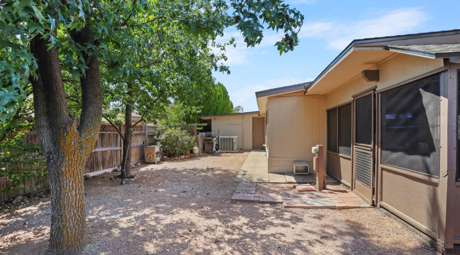 Fenced Back Yard (3)