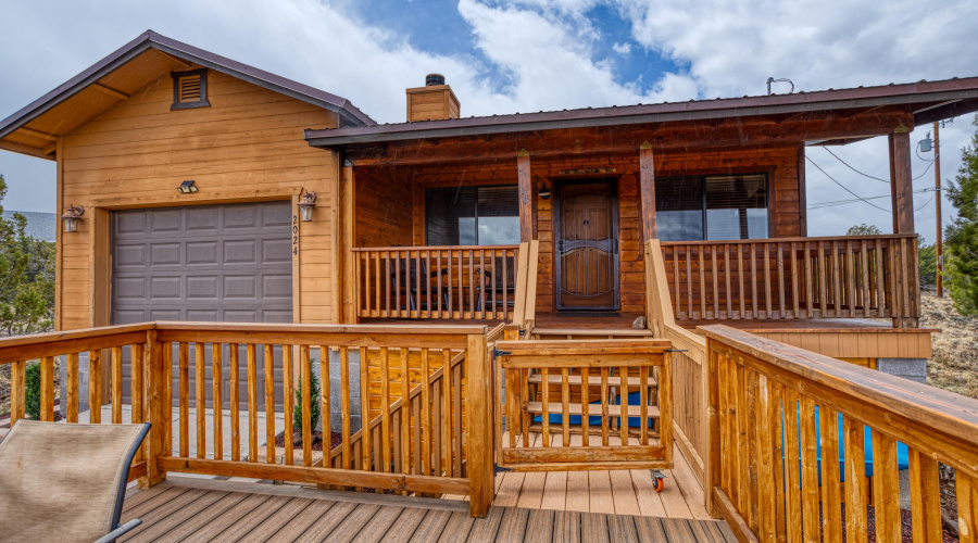 Front w Inviting Deck