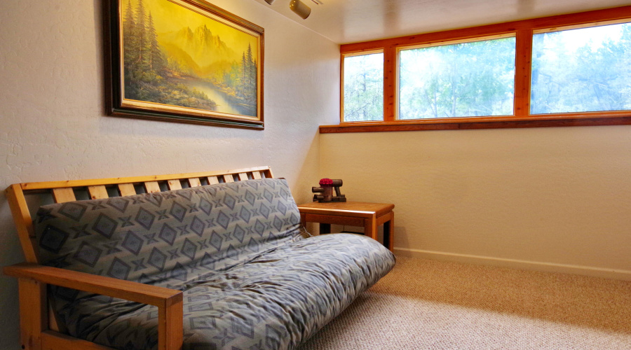 Side Room/Living Room