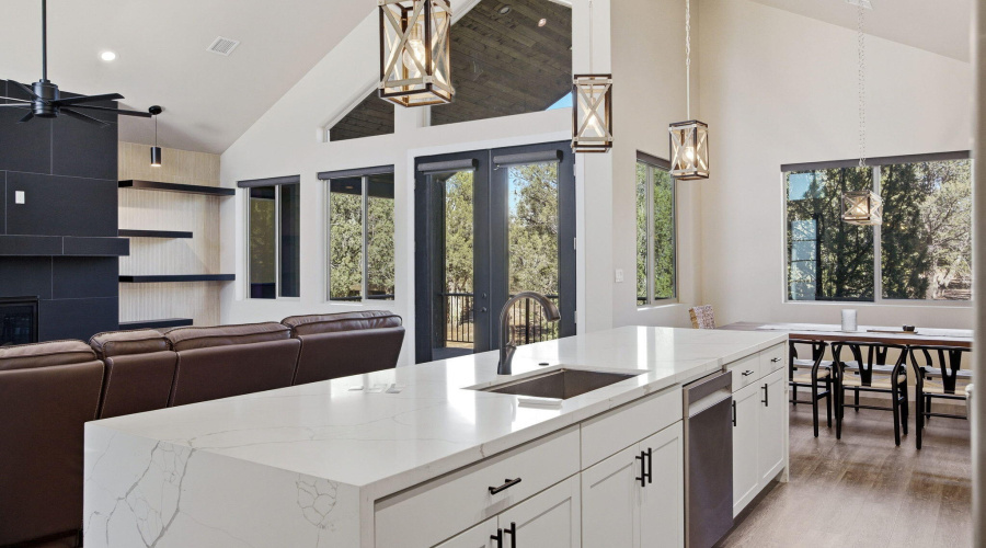 2701NEagleViewLp-ShowLowAZ-14