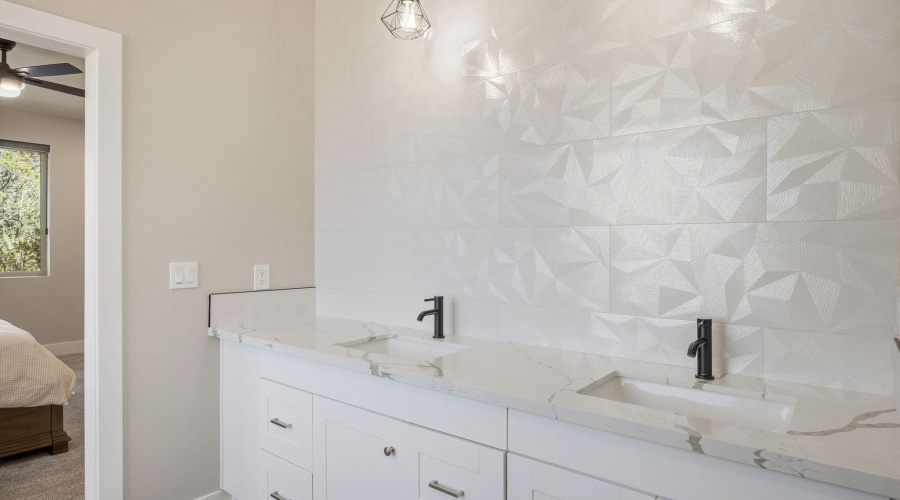 2701NEagleViewLp-ShowLowAZ-19