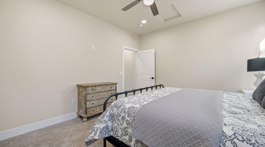 2701NEagleViewLp-ShowLowAZ-22