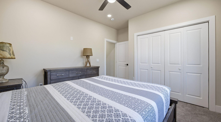 2701NEagleViewLp-ShowLowAZ-25