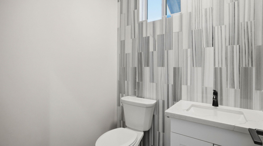 2701NEagleViewLp-ShowLowAZ-26