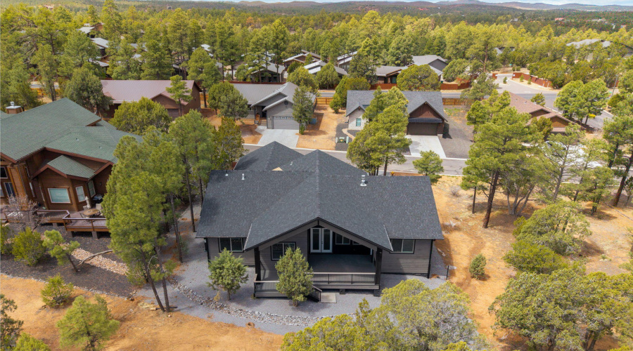 2701NEagleViewCir-ShowLowAZ-Drones-6