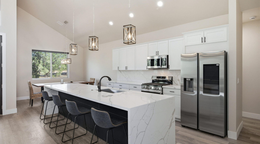 2701NEagleViewLp-ShowLowAZ-10