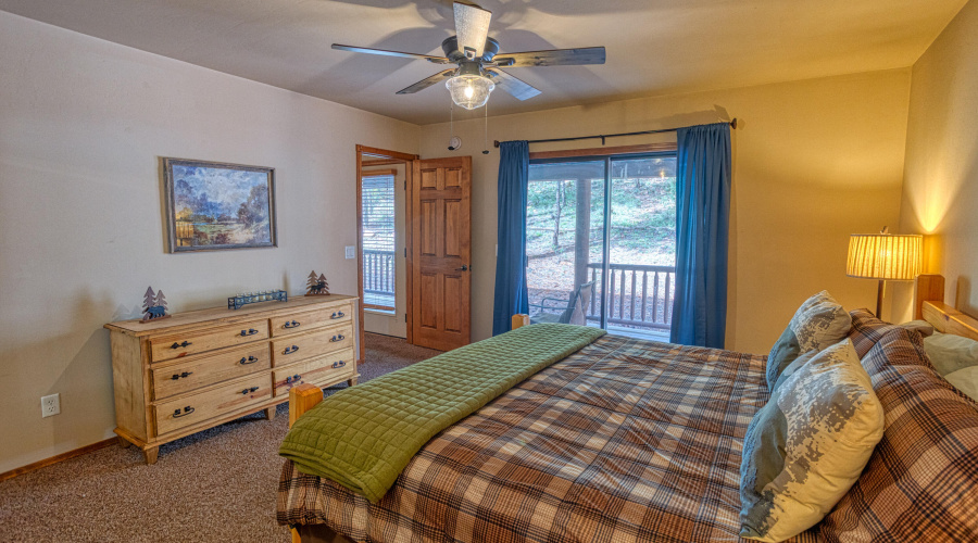 PAX_7062_AuroraHDR2019-edit