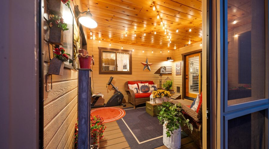 CB screened in porch 2