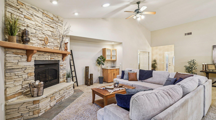 12-web-or-mls-Bonnie Brae Dr-S0811-012