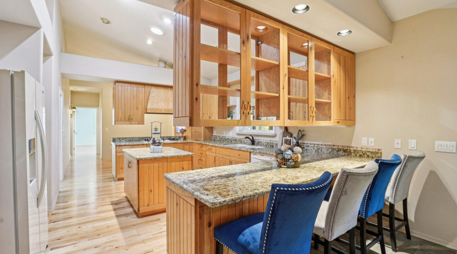 18-web-or-mls-Bonnie Brae Dr-S0811-018