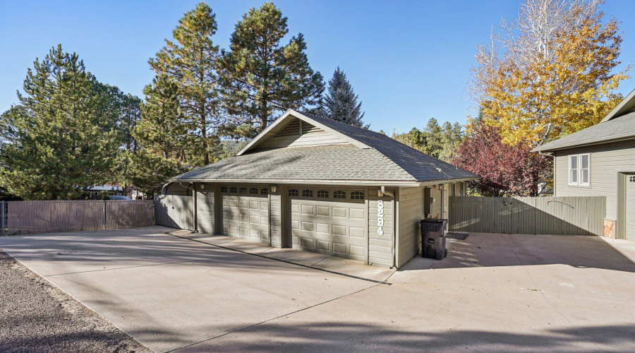 1-web-or-mls-Bonnie Brae Dr-S0811-001