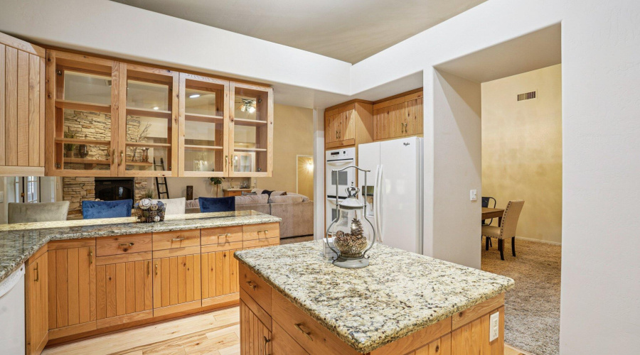 23-web-or-mls-Bonnie Brae Dr-S0811-023