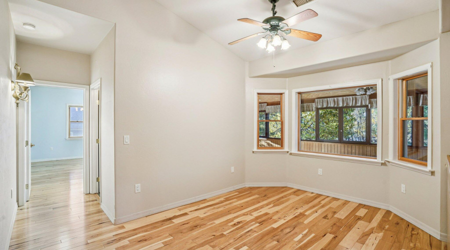 27-web-or-mls-Bonnie Brae Dr-S0811-027