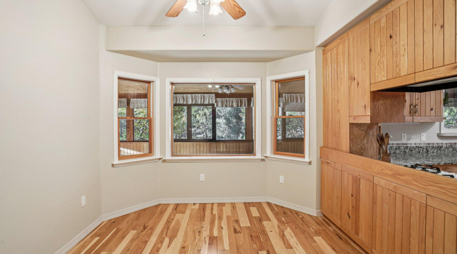 28-web-or-mls-Bonnie Brae Dr-S0811-028