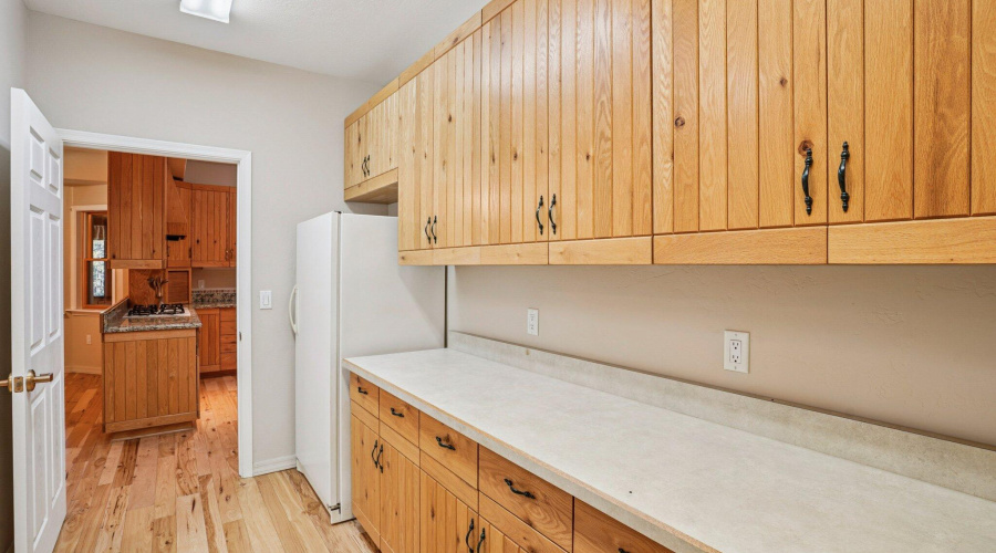 29-web-or-mls-Bonnie Brae Dr-S0811-029