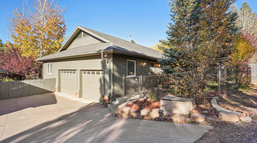 2-web-or-mls-Bonnie Brae Dr-S0811-002