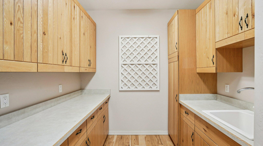 31-web-or-mls-Bonnie Brae Dr-S0811-031