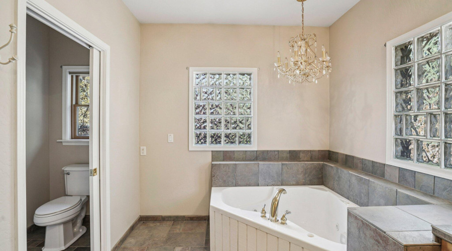 32-web-or-mls-Bonnie Brae Dr-S0811-032