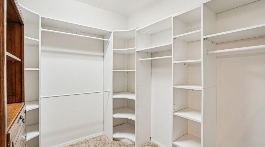 37-web-or-mls-Bonnie Brae Dr-S0811-037