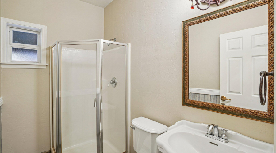 41-web-or-mls-Bonnie Brae Dr-S0811-041