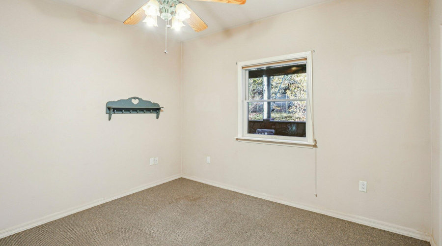 42-web-or-mls-Bonnie Brae Dr-S0811-042