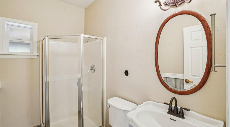 44-web-or-mls-Bonnie Brae Dr-S0811-044