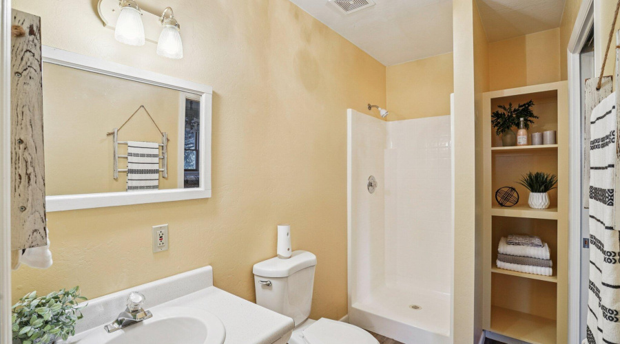 45-web-or-mls-Bonnie Brae Dr-S0811-045