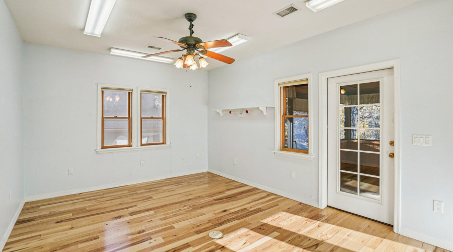 46-web-or-mls-Bonnie Brae Dr-S0811-046