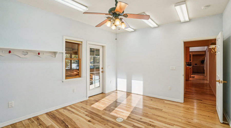 47-web-or-mls-Bonnie Brae Dr-S0811-047