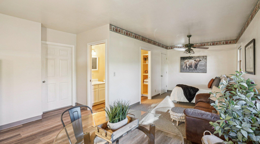 48-web-or-mls-Bonnie Brae Dr-S0811-048