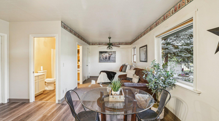 49-web-or-mls-Bonnie Brae Dr-S0811-049