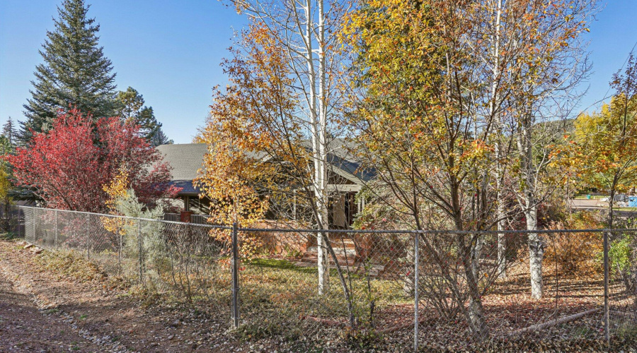 4-web-or-mls-Bonnie Brae Dr-S0811-004