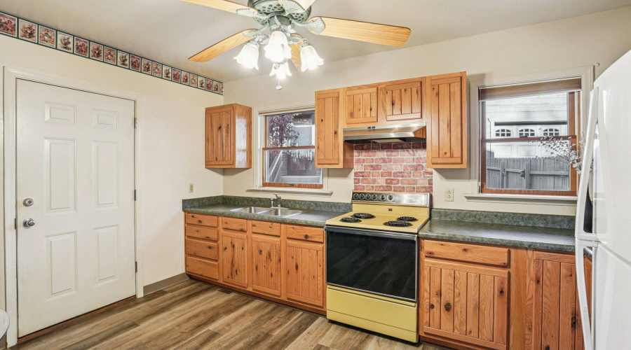 52-web-or-mls-Bonnie Brae Dr-S0811-052