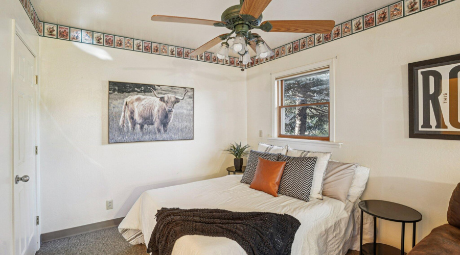 54-web-or-mls-Bonnie Brae Dr-S0811-054