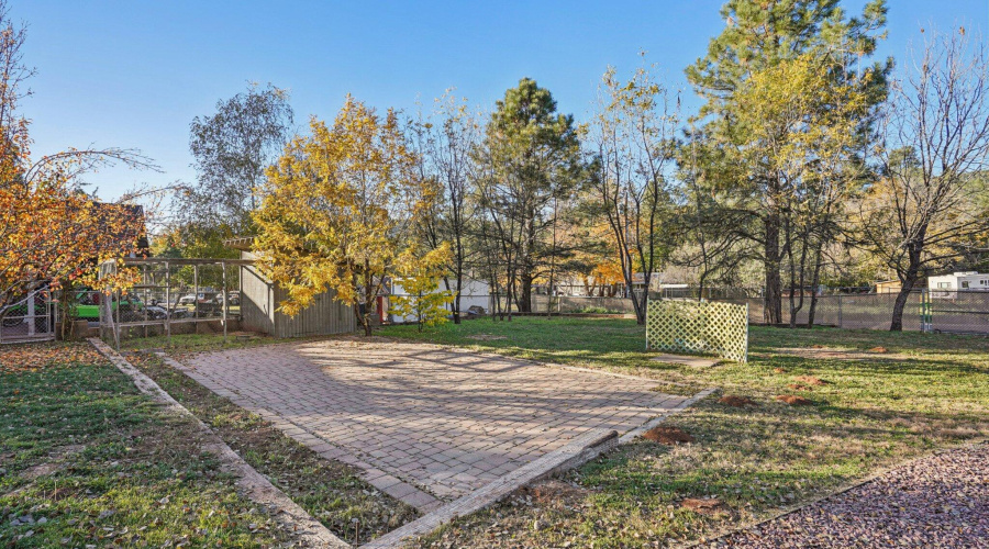 63-web-or-mls-Bonnie Brae Dr-S0811-063