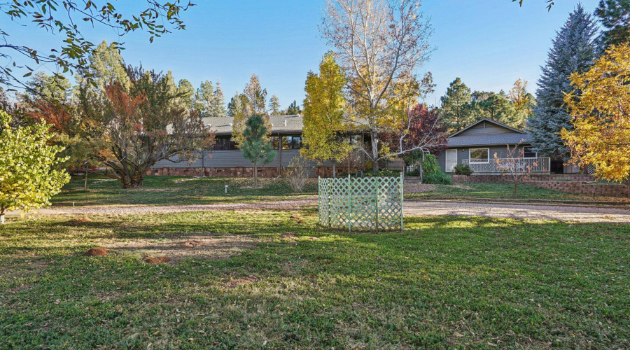 65-web-or-mls-Bonnie Brae Dr-S0811-065