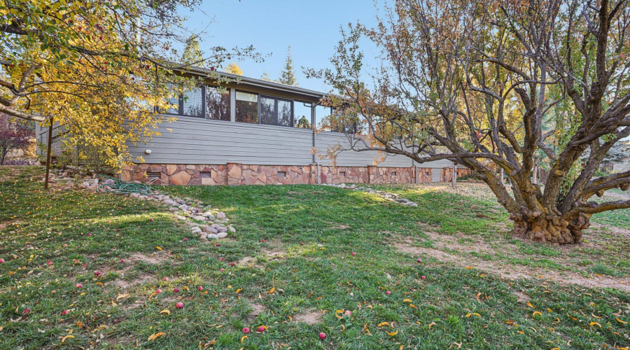 66-web-or-mls-Bonnie Brae Dr-S0811-066