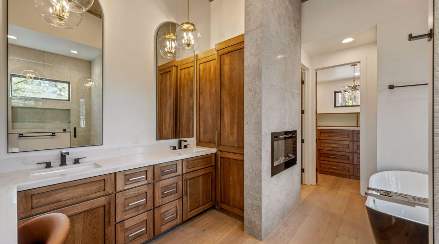 Main Level Master bathroom