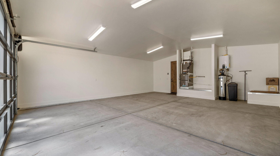Oversized 2 car garage